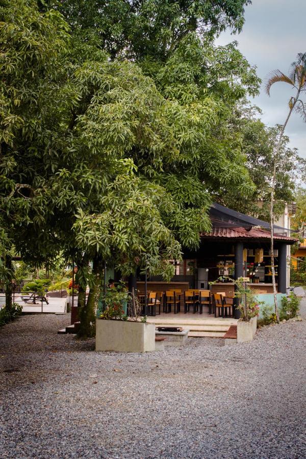 Nuevo Oeste Hotel Acacias Luaran gambar